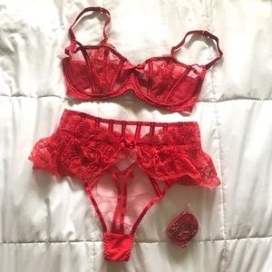 SOLD // AP Rozlyn SET Knickers Forever Bra (32DD) & Suspender Thong (2) w Straps